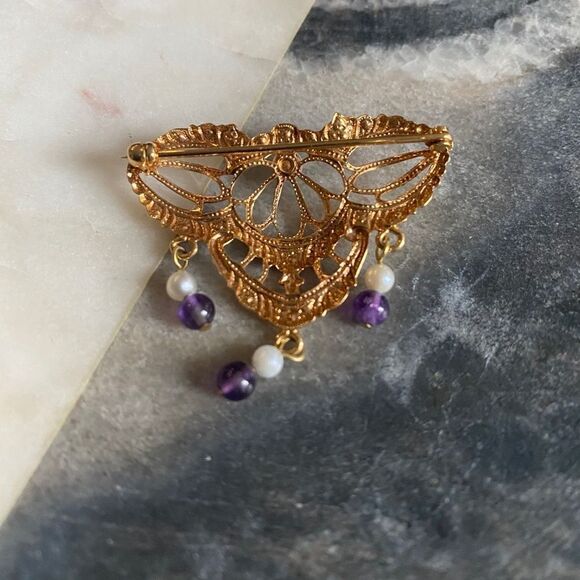 Vintage 1990’s Gold Chandelier Pin (Costume) - Picture 8 of 9